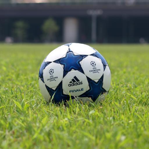 adevyatin1's profile picture. おっす！　サッカーは好きだぜー。でもオフサイドって何だ？