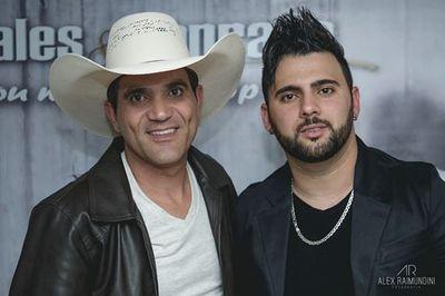 THALES E KONRADO ( A DUPLA DO WHATSAPP) COM A MUSICA ( ESTOU NO WHATSAAP)
