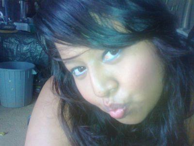 soy una chica sencilla pero muy alegre hay que reirle ala vida y nadie como yo