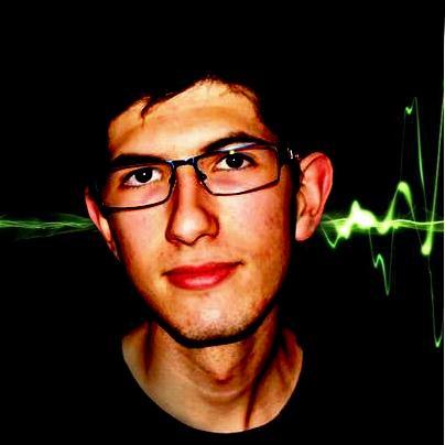 Estudiante de ingeniería informática en la Ual, jugón a ratos y apasionado de la música.