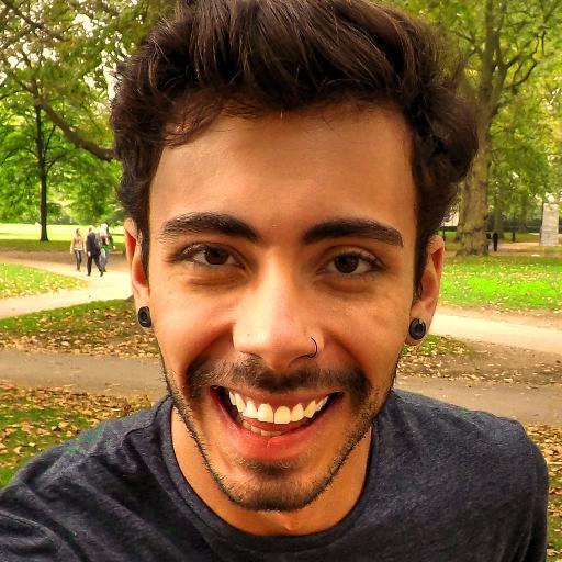 Aspirante à aeronauta, fã de boa música, apaixonado por internet e viciado em ver QUASE sempre o lado bom da coisa.
