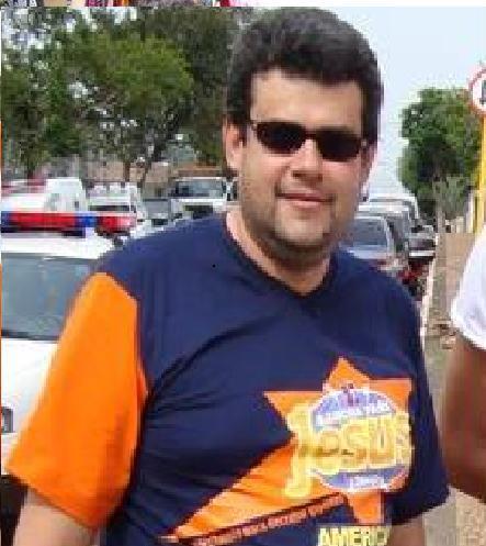 Sou melhor do que pensam. Sou filho do Deus altíssimo.Pior do que imaginam.Sou mais que vencedor !!!!As criticas não me abalam, os elogios não me iludem.