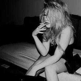 aIhqgtfbjj's profile picture. 振り回されてるバカな女を演じてあげてるだけ