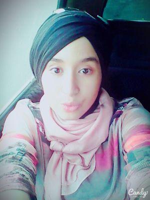 I'm 17 years old 
I'm a morrocan youteber ♡♡ 
I like fashion with hijab because I'm a muslman and I proud ♡♡♡