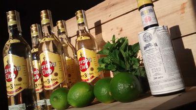 whynotrentabar's profile picture. Alquiler de barra y servicio de coctelería y camareros para fiestas, reuniones, cumpleaños, despedidas. ¿Por que ir al bar si el bar puede ir a ti?