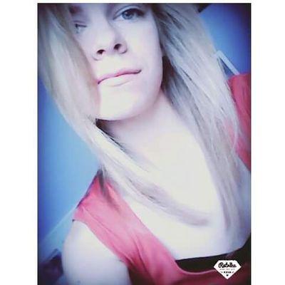 roselineAurel's profile picture. snap: roseline2000
kiwi: lablonde 
fb: Roseline ceyral
instingram: Roseline.ceyral