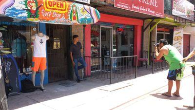 Escuela de Surf Locales 
blvd. Benito Juarez #294 zona centro 
Playas de Rosarito, B.C.
661-107-63-02