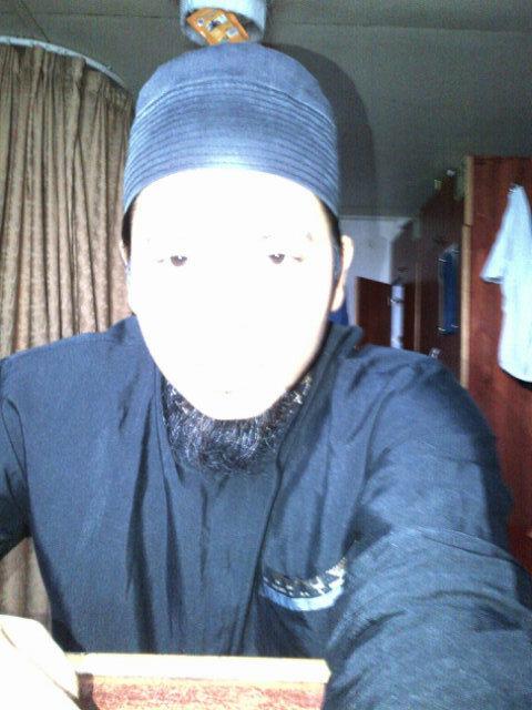 ombak9meter's profile picture. Jika tujuan hidup mu adalah Allah, jangan risaukan perkataan orang lain