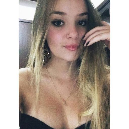 _pqpannaa's profile picture. Mãe, se um dia você ver meus tweets, saiba que é tudo vírus.