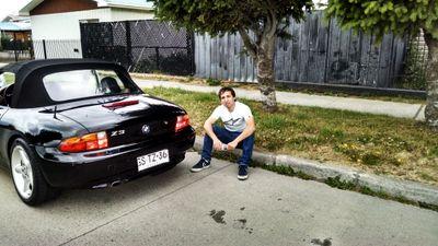 estudiante de ingeniería en prevención de riesgos calidad y ambiente, un amante de los vehículos deportivos y las carreras de autos.