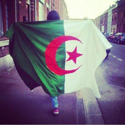 أنا جزائرية الأصل تحيا الجزائر je une algérienne vive l'Algérie jusqu'à la mort
