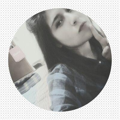 Me gusta la comida chatarra, Soy una obsecionada con OneDirection, Amo la coca~cola, y creo que no pertenezco a este planeta :)