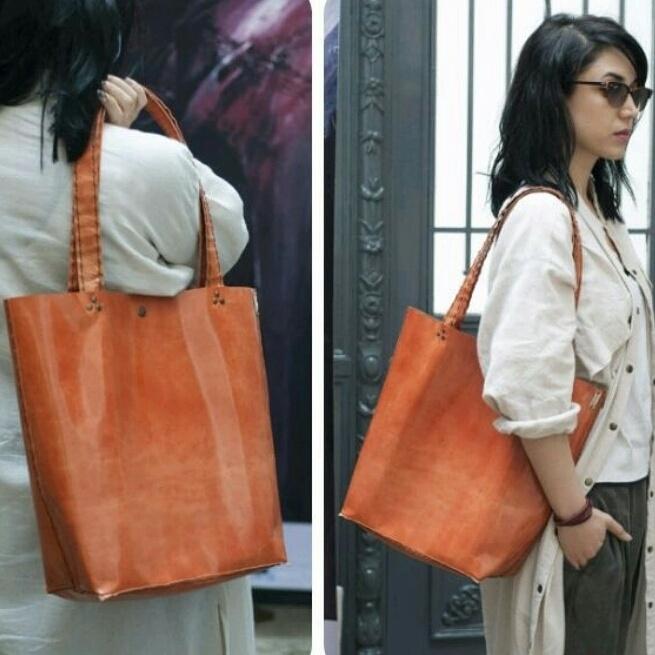 we are expert in producing handmade leather bags and accessories. Original leather..lifetime guarantee..natural color bags..we ship all over world..