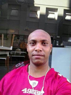 giscardcoenraad's profile picture. brown eyes