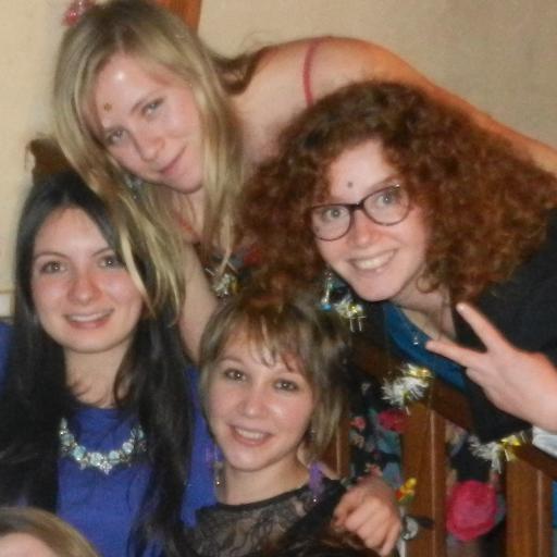 zozozouzoune's profile picture. 