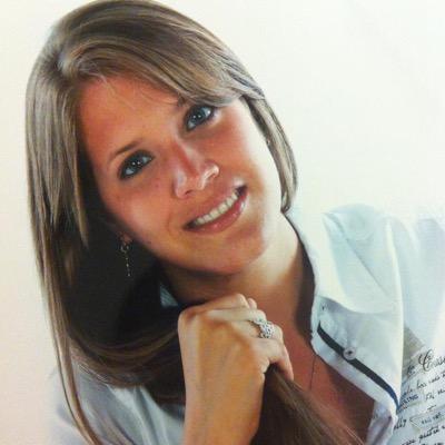 Mujer. Mamá. Maga. Nadadora y Dentista.
