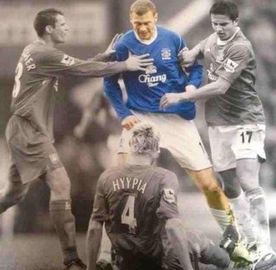 evertonian ...... dad to evertonians ... son of a evertonian ... thats all u need to be ...