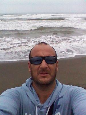 victorgl383's profile picture. love