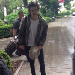 httpsolodms's profile picture. gives away solos to 6/5, 5/4, justin, shawn, sebastian, 5h, janoskians, ariana, and more.