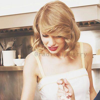 SwizzlesMoon's profile picture. 1989