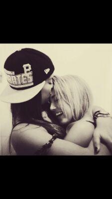 lesbianxloves's profile picture. love is equal ❤