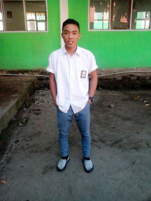 c4d3ef48221e4de's profile picture. Jerry jumadil kesek
Oktober-10-1997