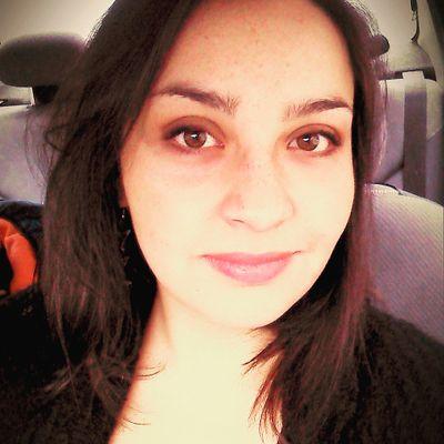 PetraKvh's profile picture. Amante de la vida, aprendiz por excelencia, maestra cuando me lo piden. Profesora de Lenguaje y Comunicación, 28 años, futbolera, cantante y músico autodidacta.