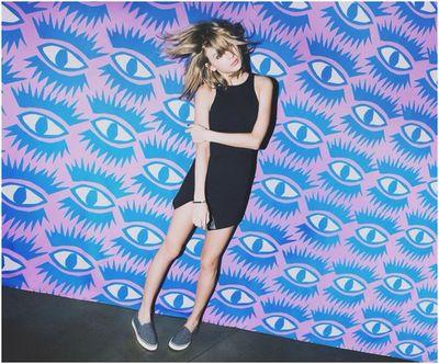 kklosswift's profile picture. She's shining like fireworks over your sad empty town.
She will never go out of style.