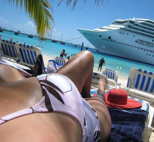 Kitty_Clau's profile picture. Love animals and all others that help make this a better, safer place for them.