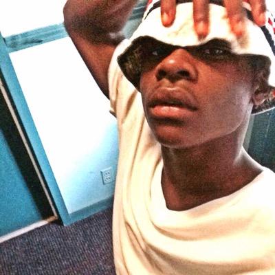 Self〽️ade this.. Self〽️ade that... #S〽️e
/Rapper\↪️Ⓜ️ 16 making it ✌️