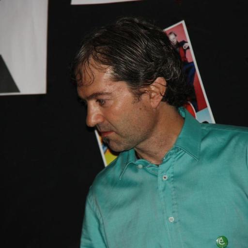 Profesor de Literatura y escritor. He escrito dos poemarios,
CANCIONES PARA AYLAN https://t.co/kKadmH9kLD
y Las alas de ángel https://t.co/KfWqFZRil7