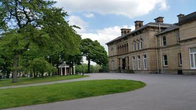 Huddersfield's history book! Textiles, Luddites, natural history, Romans, transport: a treasure house of the fascinating & amazing, including @TolsonHalf_Pig