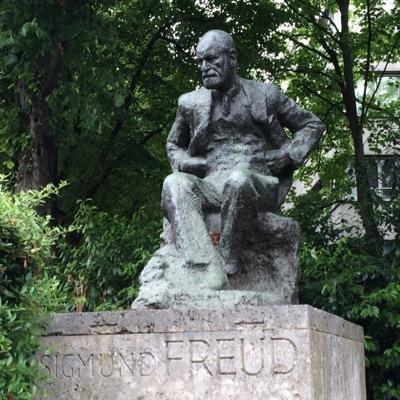 LicenceToGil's profile picture. The Most Valuable Primate Has Just Gone Vertical!