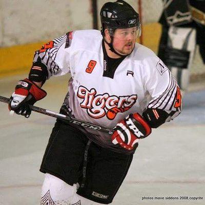 Ex ice hockey player for the Solent Devils and WL Tigers! I have three kids Riley Rosie and Finley and a who with my beautiful wife Michelle are my world.
