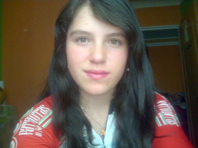 karenth_bello's profile picture. 