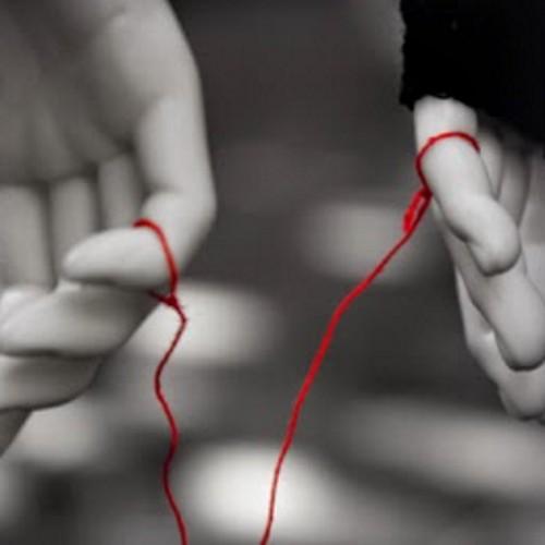 Un hilo rojo invisible... conecta a aquellos que están destinados a encontrarse... el hilo puede tensarse o enredarse... pero nunca llegará a romperse...