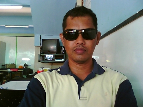 I'm a profesional blogger;webmaster;Internet Marketer and Politician