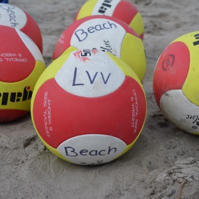 Welkom bij LVV Beach! De beachvolleybalvereniging voor Lopik en omgeving. Van mei t/m september kun je bij ons beachvolleyballen op het Univé Beachcourt.