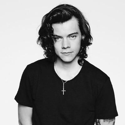 ❝ le chiesero perchè amava cosí tanto il suo idolo. lei si era limitata ad un sorriso, e quel sorriso, valeva piú di mille parole. ❞
