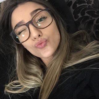‏متناقضه لان الافكار تجدد .