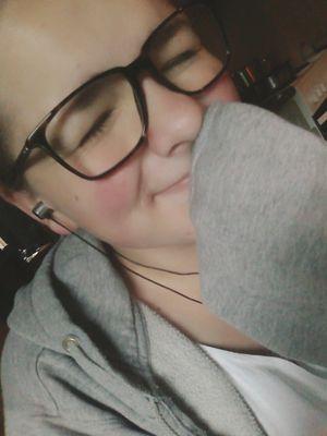 lampunvarjostin's profile picture. epäasiallisen avoin ja utelias