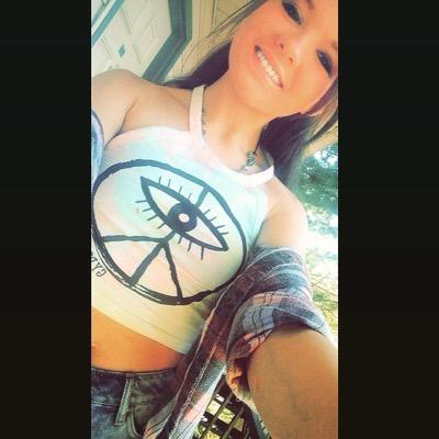 nicolettejulian's profile picture. ✌️ 20yrs young. Alania Lyn is my lil girl & I have the raddest frands. #Evansvillian #DST #370 #lms #Indianimal #Est1994