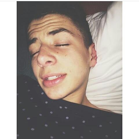 I love bruhitszach

love to sing

my insta is _.bruhitszach