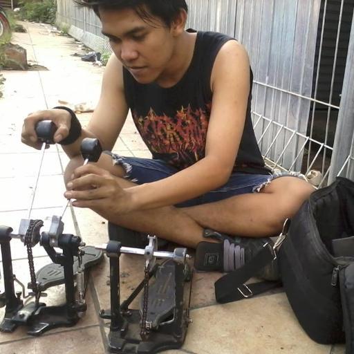 Good man & lucky man | sukses usia muda .. Amin | drummer & official @DAMASCUS_DC  | Keep walking until God say it's time return..