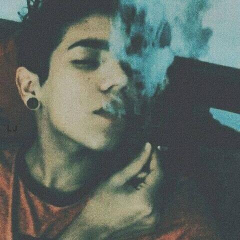 SantiSheckler's profile picture. Mi vieja me dió la vida, River Plate la razón para vivirla.