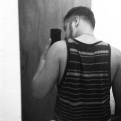 Dereck_03's profile picture. Personalidad ante todo, amante de los detalles y el verdadero amor, los viajes naturales, reir, charlar y soñar.