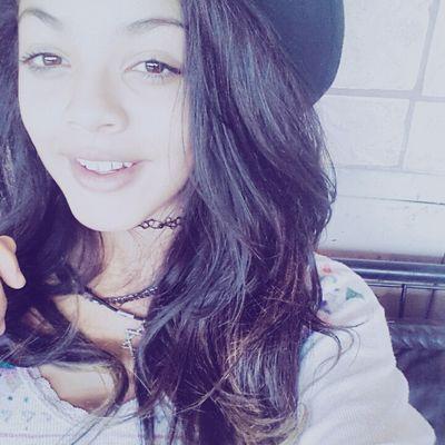 snap: gaby_Bohr 
facebook : Gabriela eduarda 
insta : gabyz_olivera 
Oriente ^^
futura  youtuber