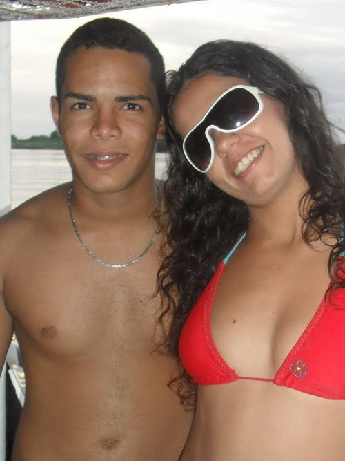 A VERDADEIRA FELICIDADE SE DÁ NAS COISAS MAIS SIMPLES DA VIDA, COMO UM SORRISO SINCERO ... EU ENCONTREI A MINHA ... 
LUANA E WESLEY!