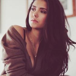 French source about the beautiful & lovely actress Nina Dobrev. #Dobrevic