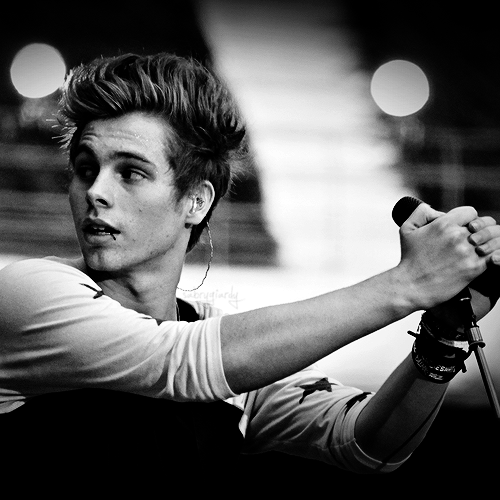 malikmayday_'s profile picture. https://t.co/f4XviweM5E TAG NIALL AND RT TYSM